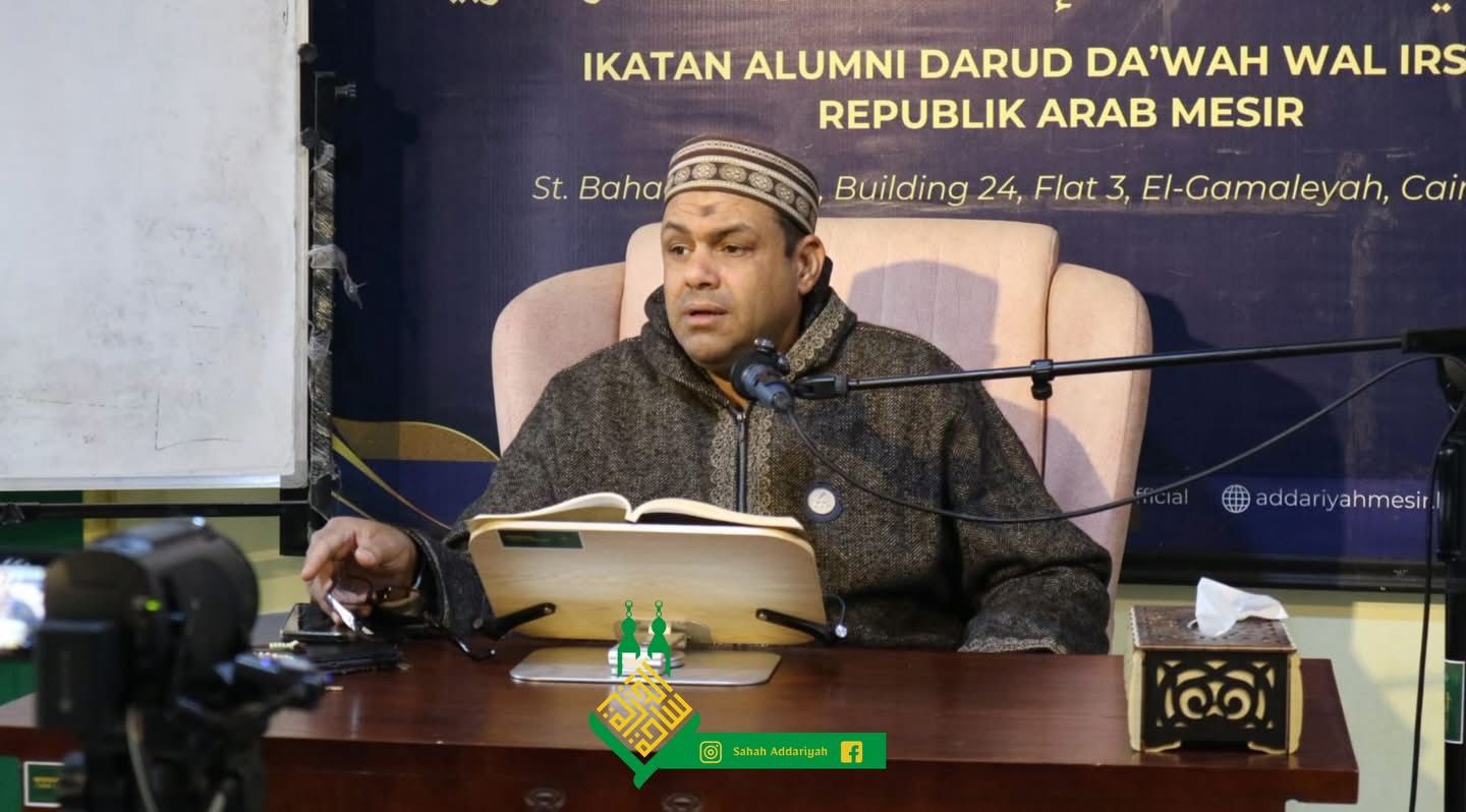 الدكتور محمود عابدين يلقي درساً